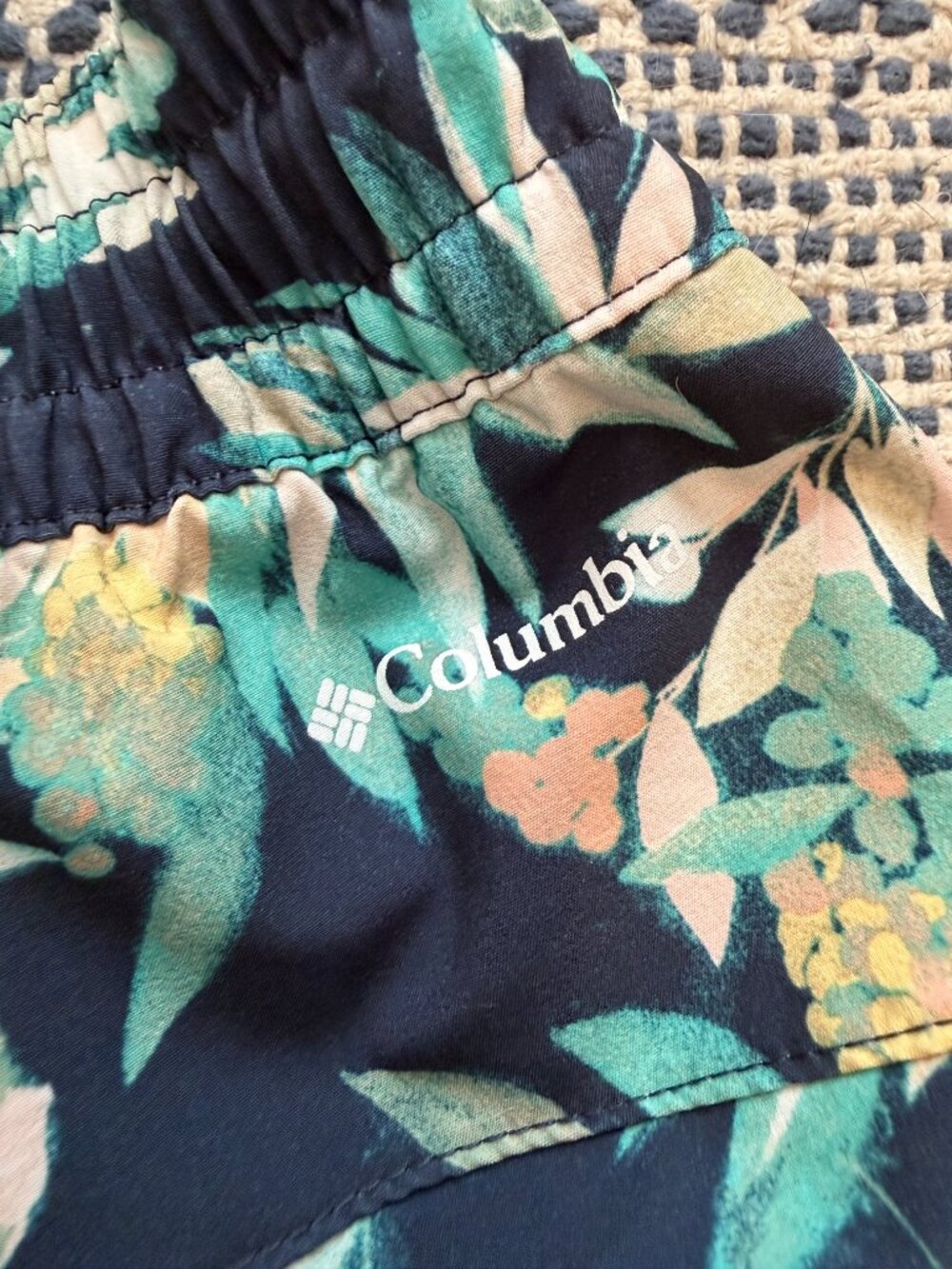 Columbia Floral Women's Shorts, size M - Picture 6 of 6